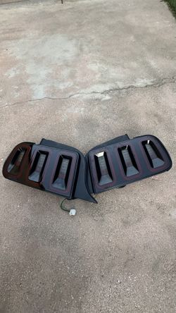 Tail lights ford mustang 05-09