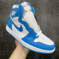 Air Jordan 1 Retro High OG 'UNC'