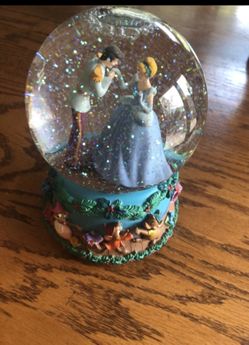 Disney Cinderella Musical Glitter Globe