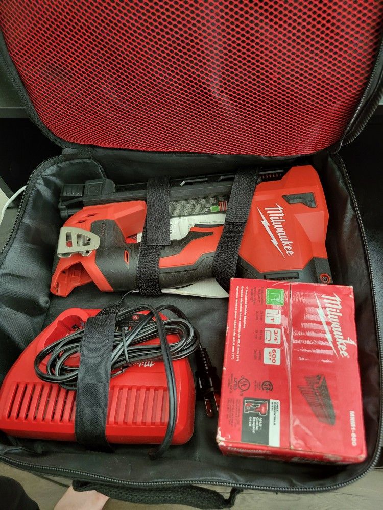 Milwaukee M12 Staple Gun