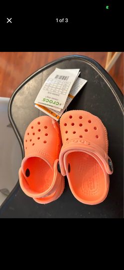 New with tags baby crocs - c4