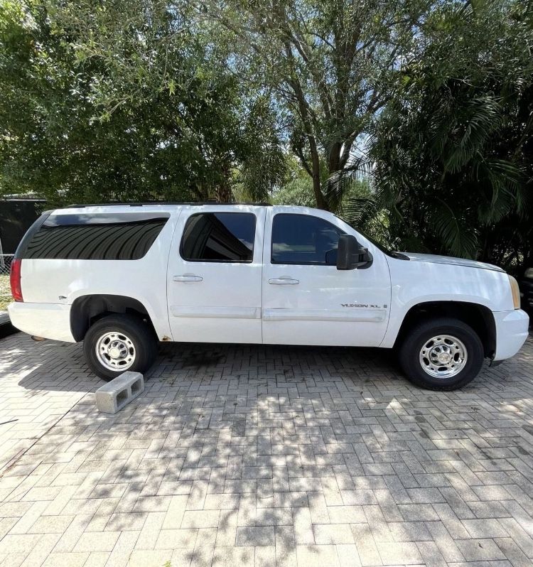Parting Out 07 Thru 14 GMC Parts Tahoe Yukon Suburban Doors Fender Wheels Chevy Factory OEM Oarts