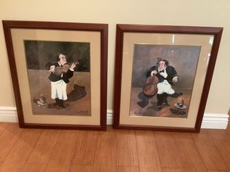 Violinist with champagne and Cellist with wine