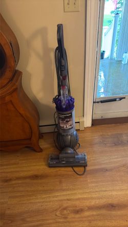 UNRIVALED Dyson suction vacuum