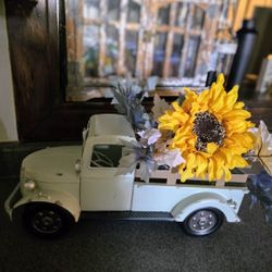 Farm Truck Decoration 