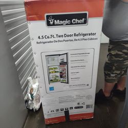 Magic Chef Mini Refrigerator