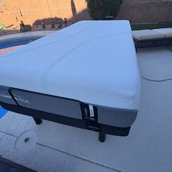 This is a three month old  hardly used second bedroom SUPER GREAT DEAL adapt series, twin XL mattress TEMPUR-Ergo® Smart Base (Twin XL)