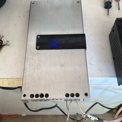 SOUNDSTREAM TARÁNTULA  TN1.1200D AMP  AND  SUB 12