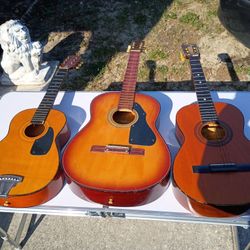 Silvertone & Musikimstrumentenfabrik Acoustic Guitars Display