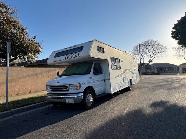 2001 Ford E-450