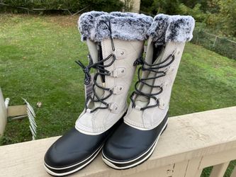 NWT Khombu boots size 7