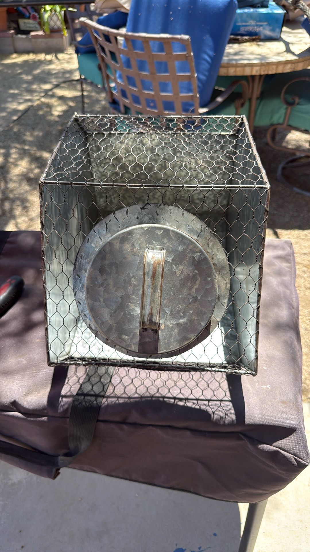 Metal Chicken Wire Container 