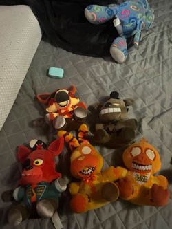 Five Nights at Freddy's Plush Lot of 5 read descriptions