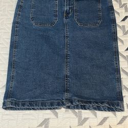 Dark Blue Jean Skirt,  Size 4 In Women ,  Falda Azul Encendido Talla 4 En Mujer