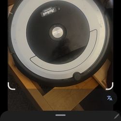 iRobot Roomba 690 Robot Vacuum-Wi-Fi Connectivity, Works with Alexa, Good for Pet Hair, Carpets, Hard Floors, Self-Charging