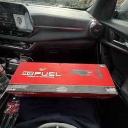 Milwaukee Super Saw With 8.0 Battery 