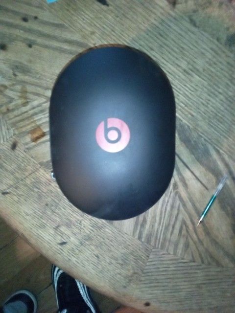 Beats By Dre Studio 3 Wireless Head Phones Only Asking 60$