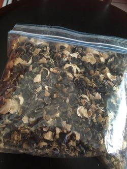 Estas semillas son de color rosa claro casi blancas