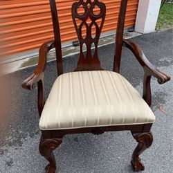 Beautiful Chair In Very Good Condition For A  Fast Sale