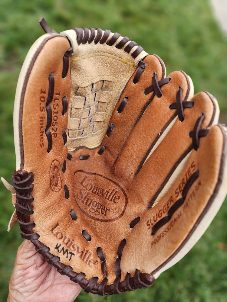 Baseball Glove, 10.5 Youth, "Louisville Slugger" , TLS1051P