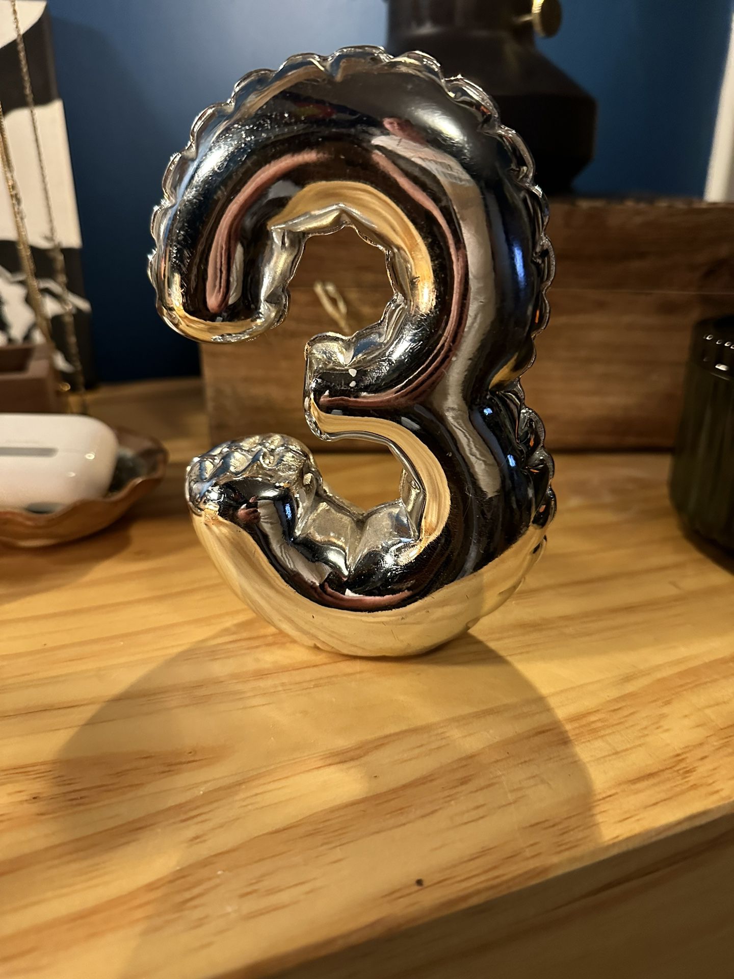 Silver Balloon Number 3 Statue