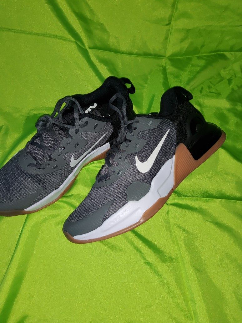 Brand New NIKE AIR MAX ALPHA. SIZE 10's...