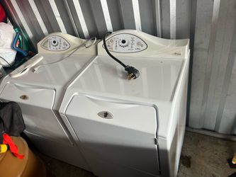 Washer dryer set Maytag