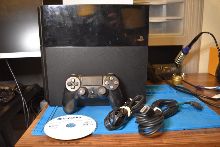 PS4 w/ m.o.d. disc - 12.00 FW