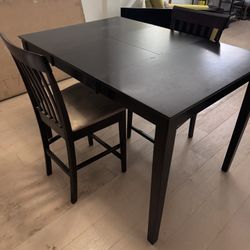 High Top Extendable Kitchen table + 2 Chairs