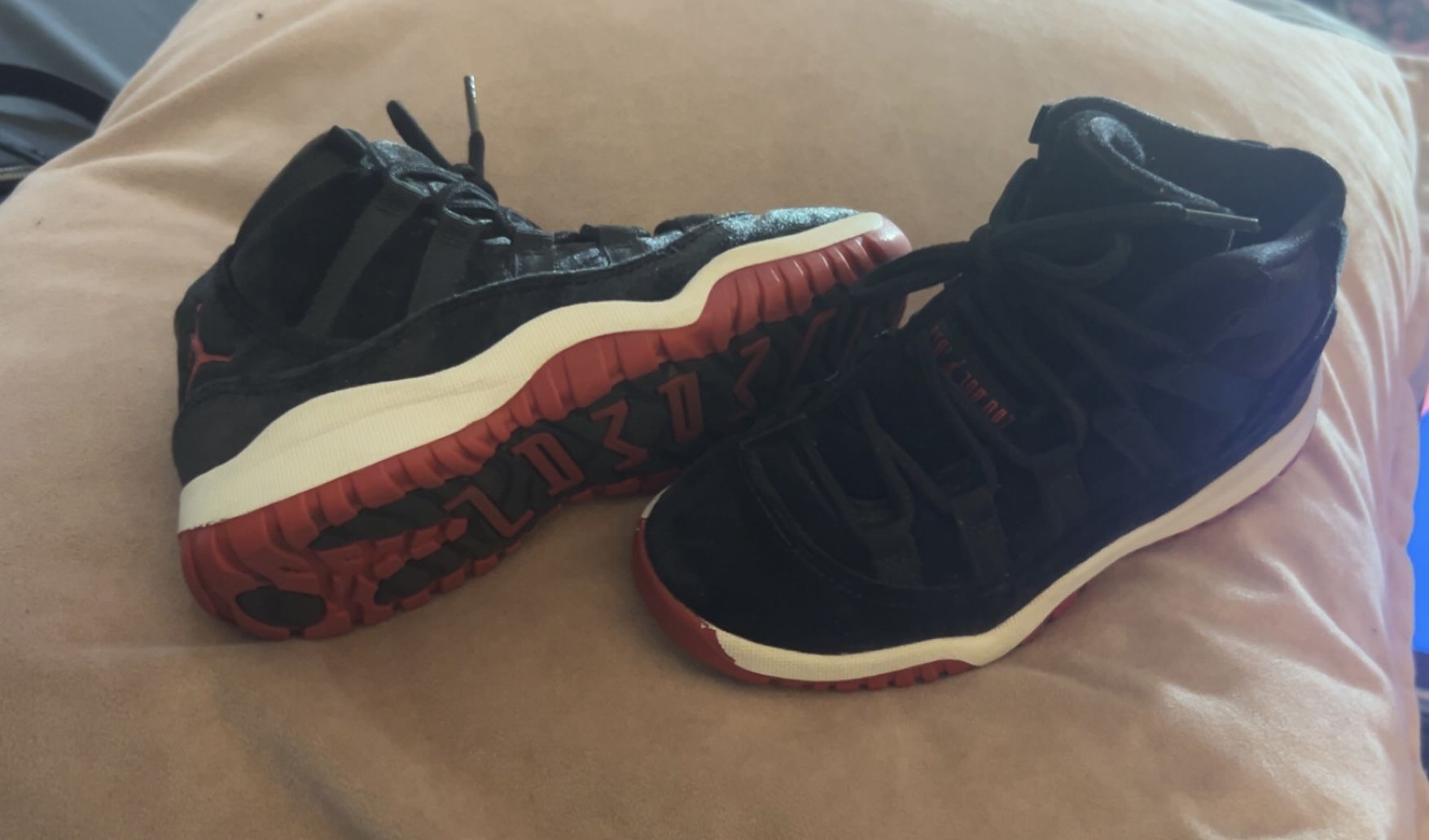 Jordan 11 Retro Bred Velvet Size 12c