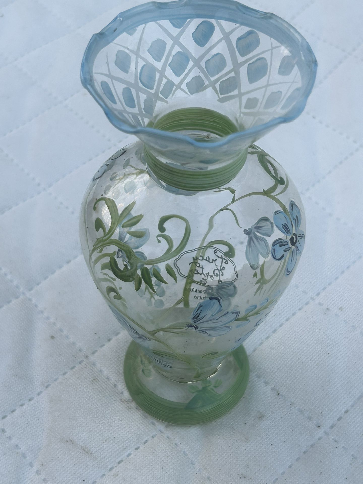 Vintage  Hand Painted Bud 4 Inches Tall Vase No Cracks Or Chips Beautiful Hand Painted 