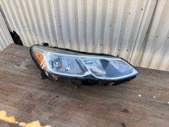 CHEVY  CHEVROLET CRUZE ( 2016 2017 2018 2019 ) Headlight headlamp right passenger side RH Used OEM ORIGINAL