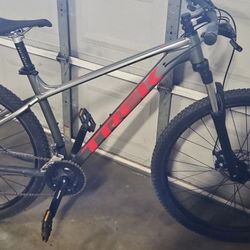 Trek Marlin 4 Mountain Bike