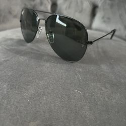 Black Sunglasses Ray B