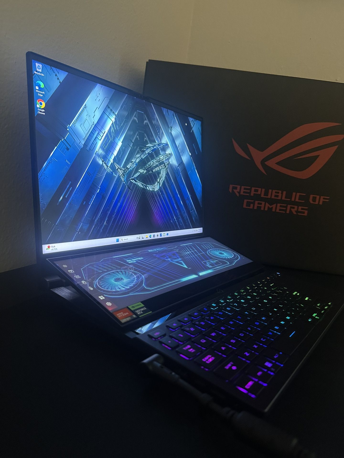 ASUS ROG Zephyrus Duo 16 AMD Ryzen 9 7545HX RTX 4080 32gb RAM 1TB SSD