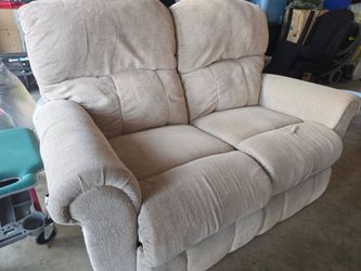 Beige Fabric automatic Reclining Loveseat "Lazyboy"