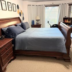 Solid wood Cal King sleigh bedroom set 