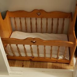 Baby swing Bassinet Crib 20" X 31" Great For New Born Infant. Solid Wood.  Without The Stand.  Great Condition, Very Clean. 