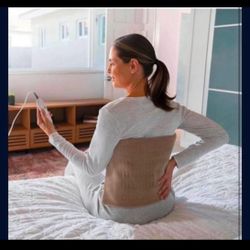 This Sunbeam King-Size Heating Pad with XpressHeat delivers fast heat therapy for muscle and joint p
