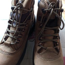 Brand New - WOMENS WATERPROOF/ WINTER / SAFETY TOE BOOT (Redwings FlexBond)  