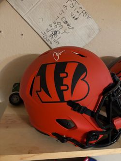 Signed Cincinnati Bengals Full-Size Rep Football Helmet