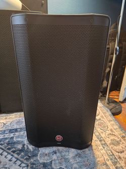 Behringer 2000W speaker with multiple channels