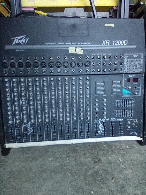 Peavey XR 1200d Mixer