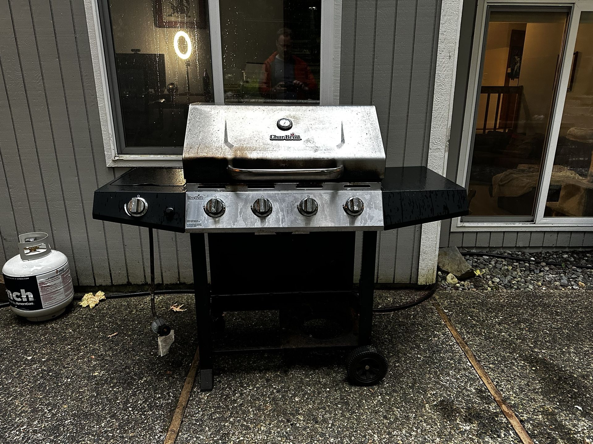 Char-Broil Performance Series 4-burner Grill