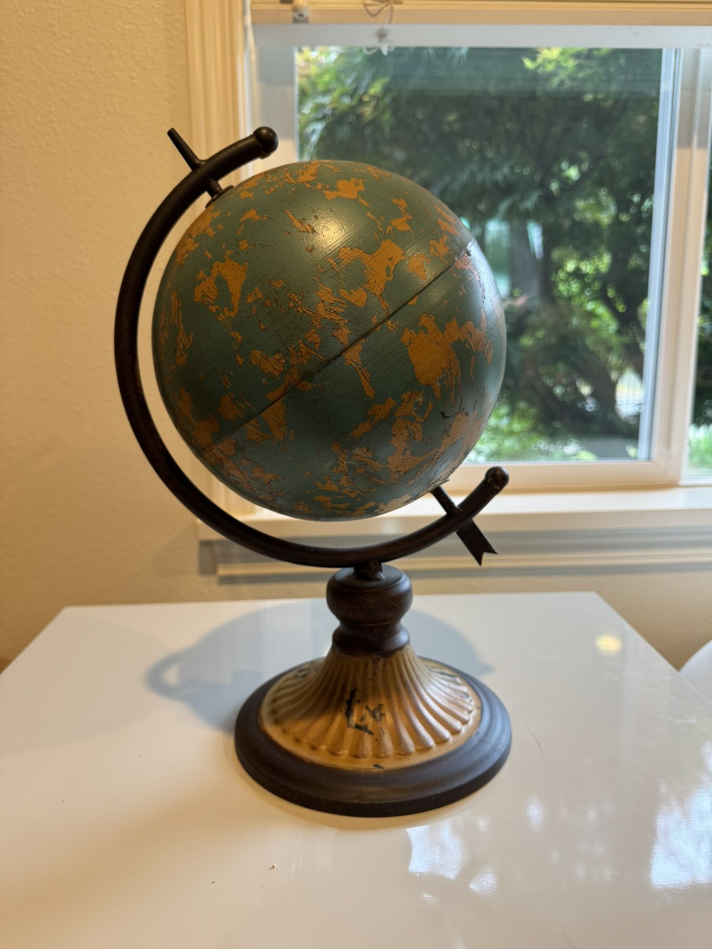 Earth Rotating Globe