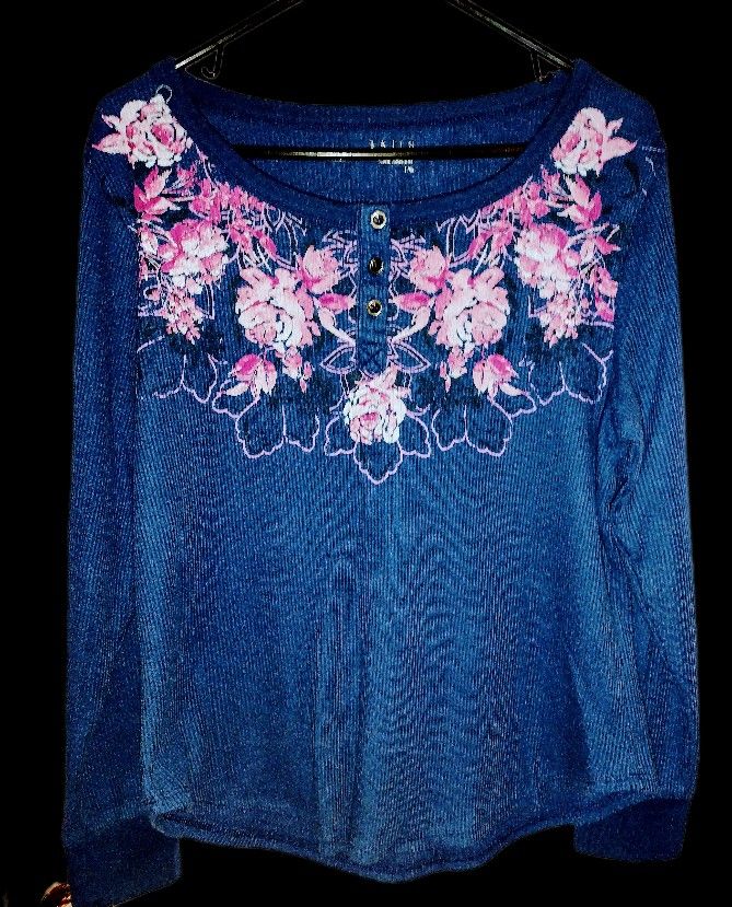 NICE LADIES THERMAL SHIRT WITH FLORAL ACCENTS