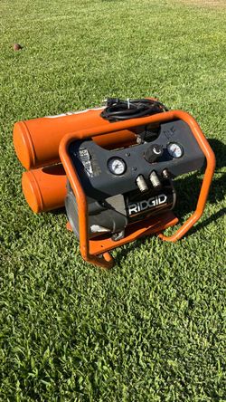 RIDGID 4.5-Gallon Twin-Stack Portable Air Compressor