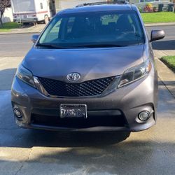 2015 Toyota Siena SE 