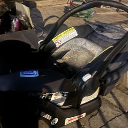 Nearly NEW Infant Car Seat 