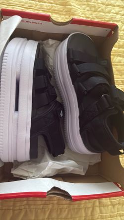 Nike sandal size 5